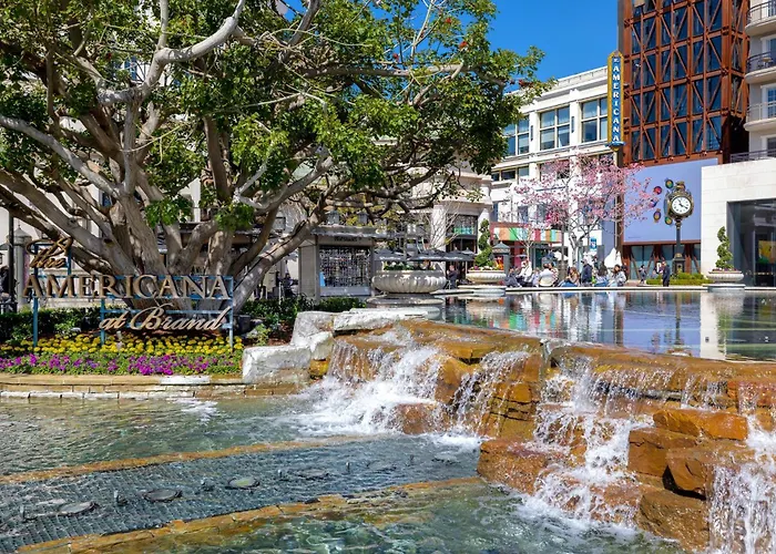 Holiday Inn Express & Suites - Glendale Downtown