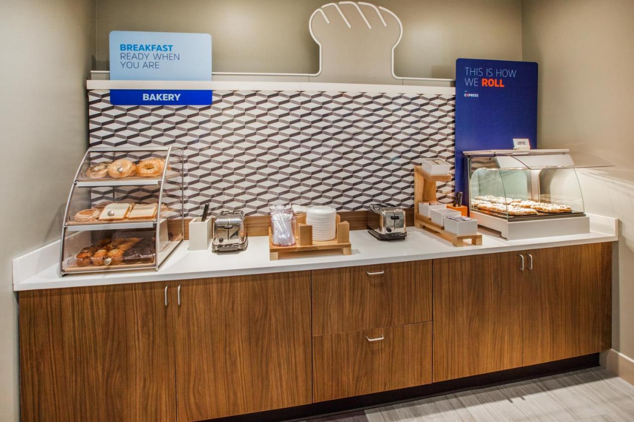 Express & - Downtown 3* Glendale