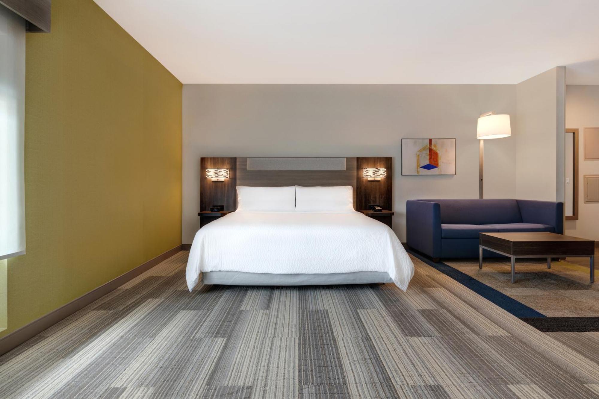 Express & - Downtown Hotel