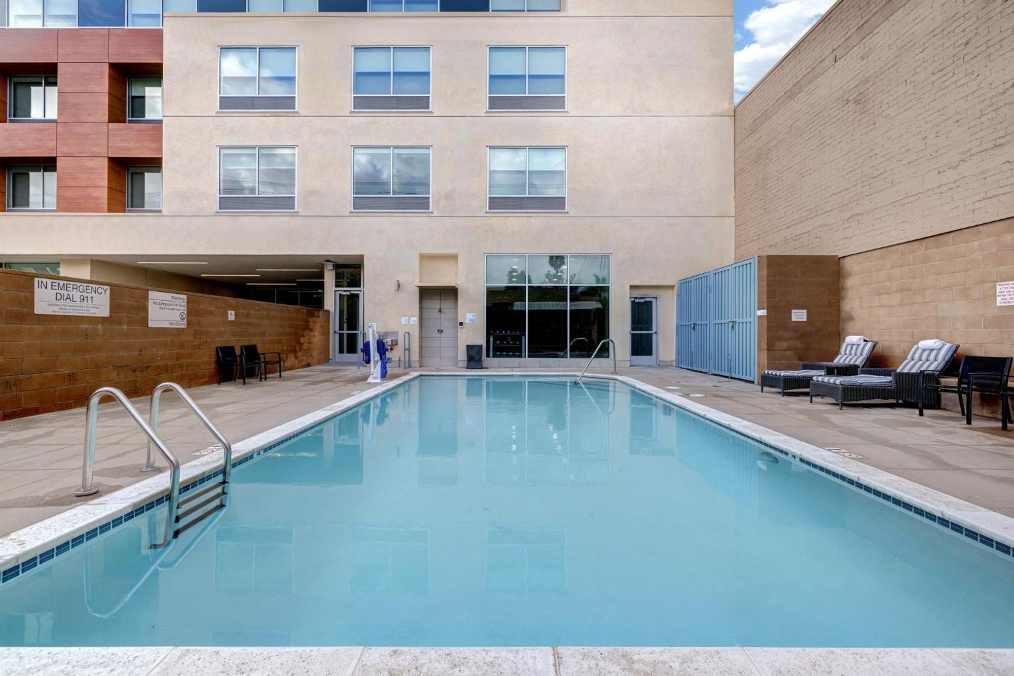 Express & - Downtown Hotel
