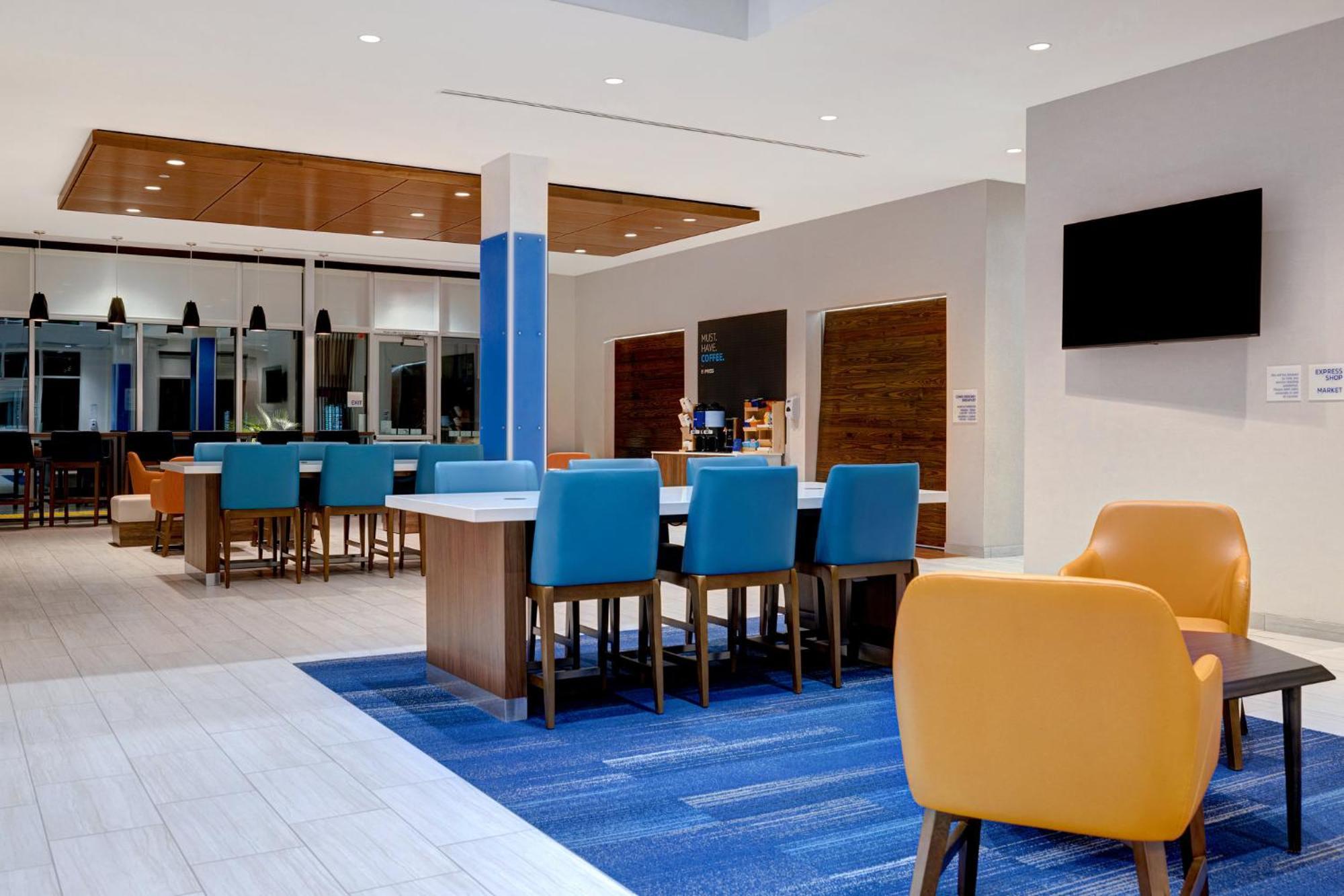 Express & - Downtown Hotel